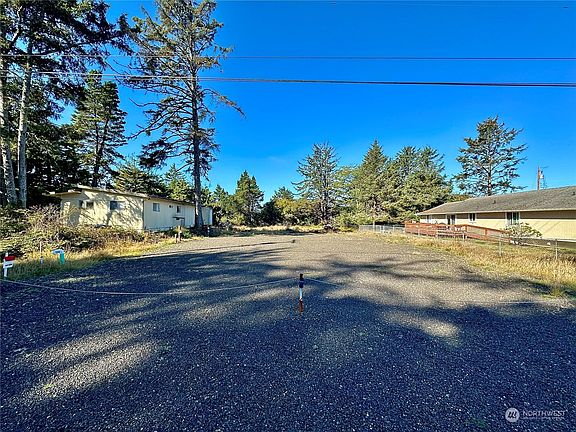 4th image of 589 Dolphin Avenue NE