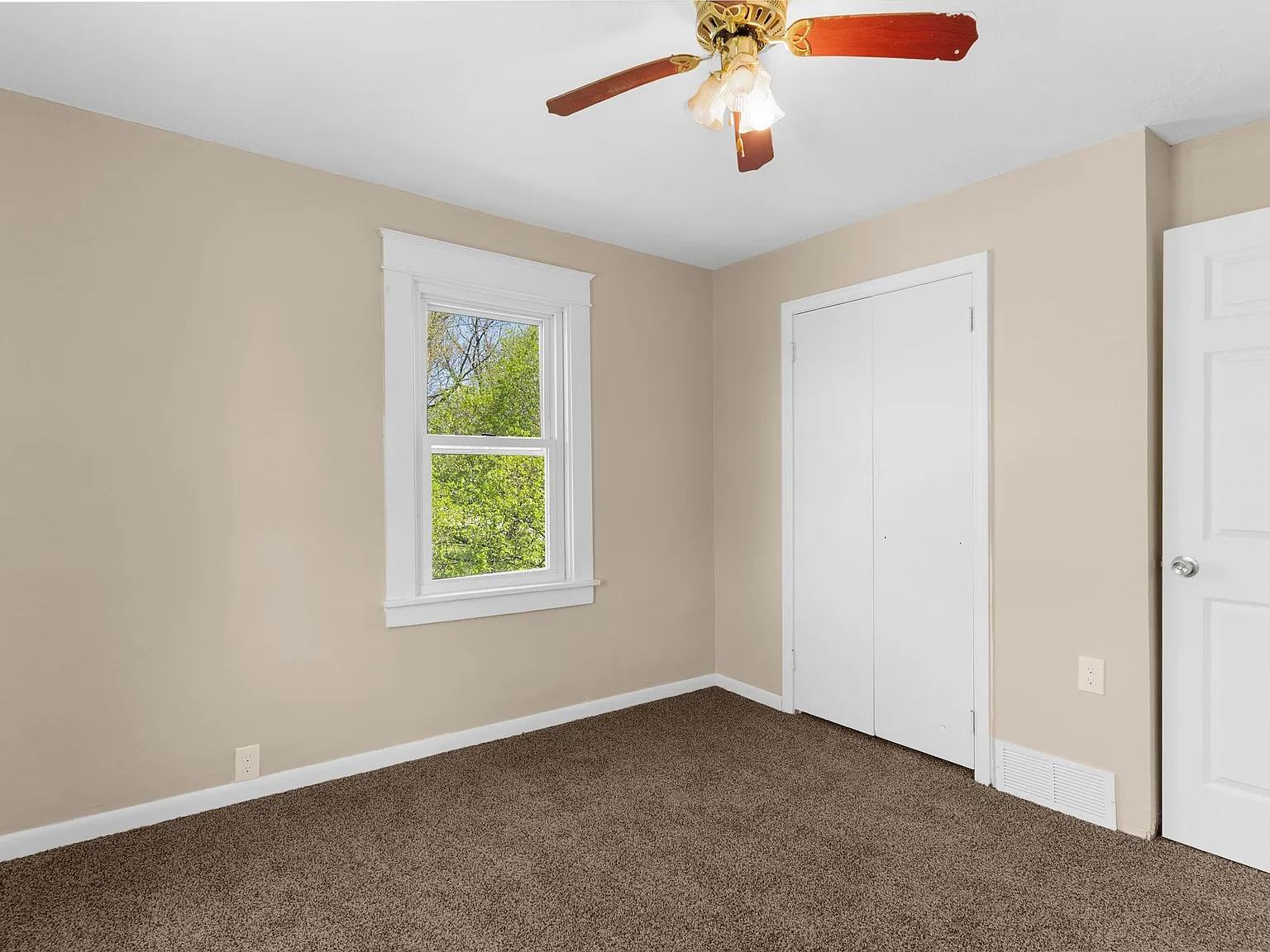 510 Devitt Avenue - 1 — Photo 2