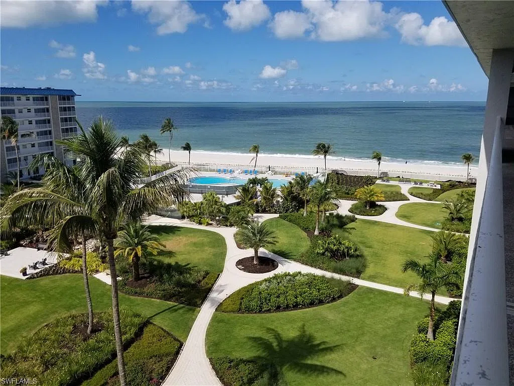 Bonita Beach Club — Photo 4