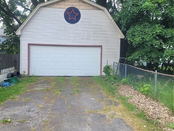 4th image of 1933 Everett Ave