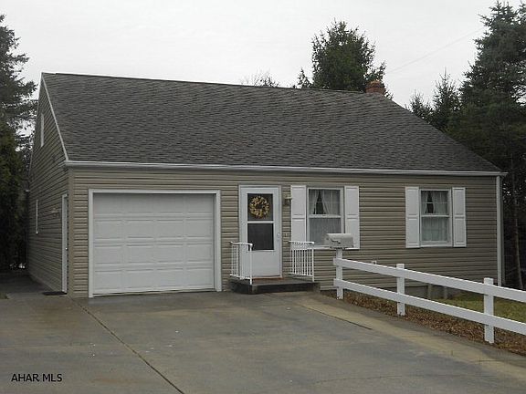2nd image of 208 King St
