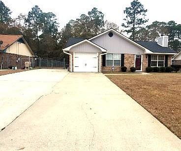 Front w/extra parking pad