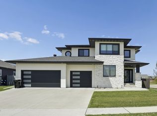 2402 N Pond Dr E, West Fargo, ND 58078