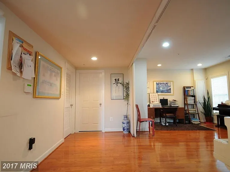 149 Norwich Ln — Photo 4