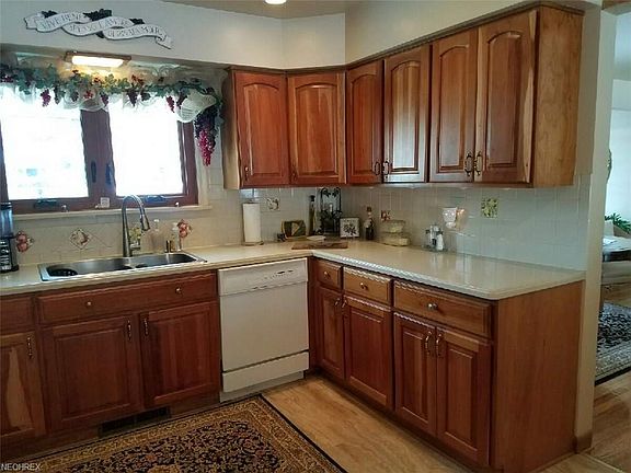 2nd image of 3610 Bruce Dr SE