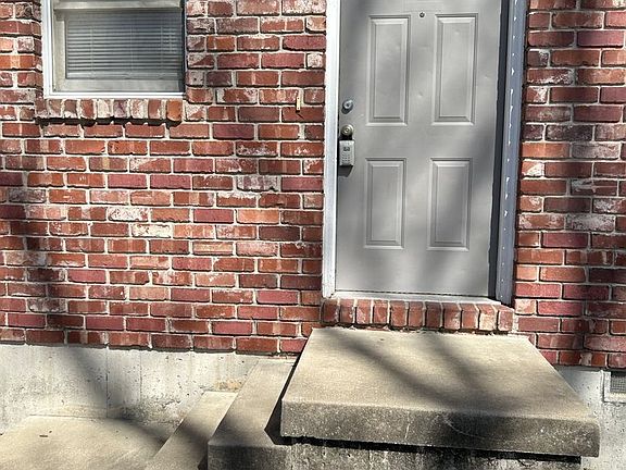 2nd image of 207 E Carlton St