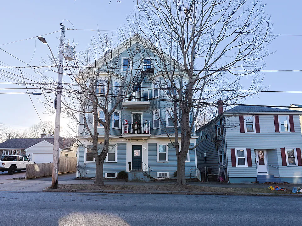 327 High St #2R