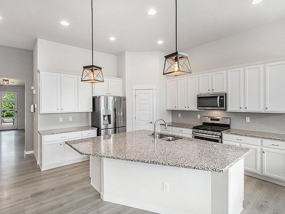 4th image of 701 Lene Ln
