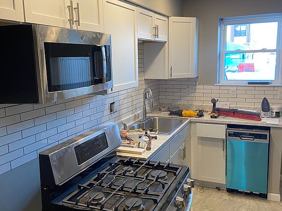 2nd image of 907 Georgian Dr APT A