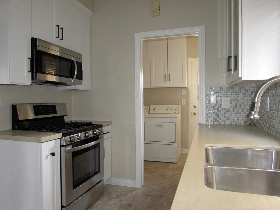 Kitchen/Laundry