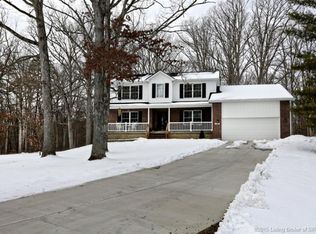 17807 Mountain Grove Rd, Henryville, IN 47126