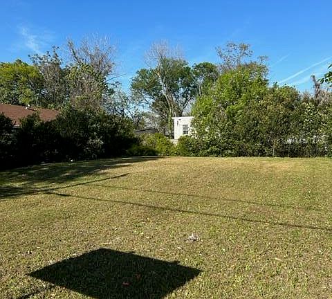 3rd image of 2828 Spruill Ave