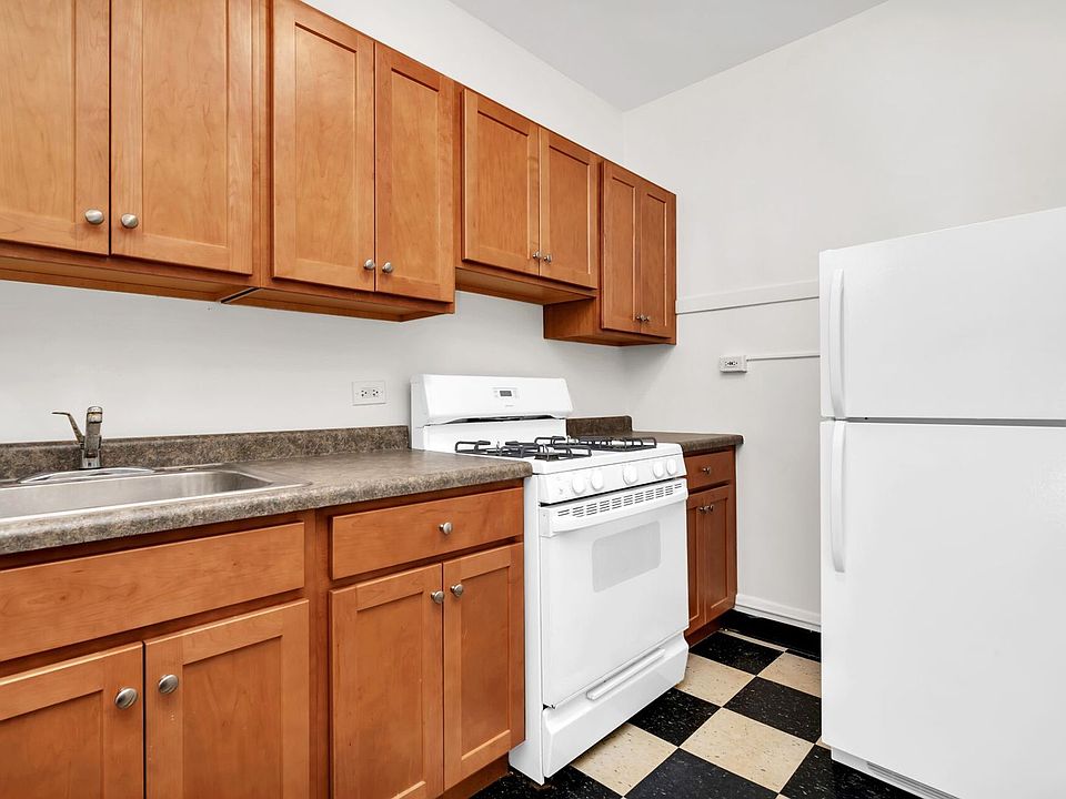 1st image of 806-808 W Arlington Ave #82