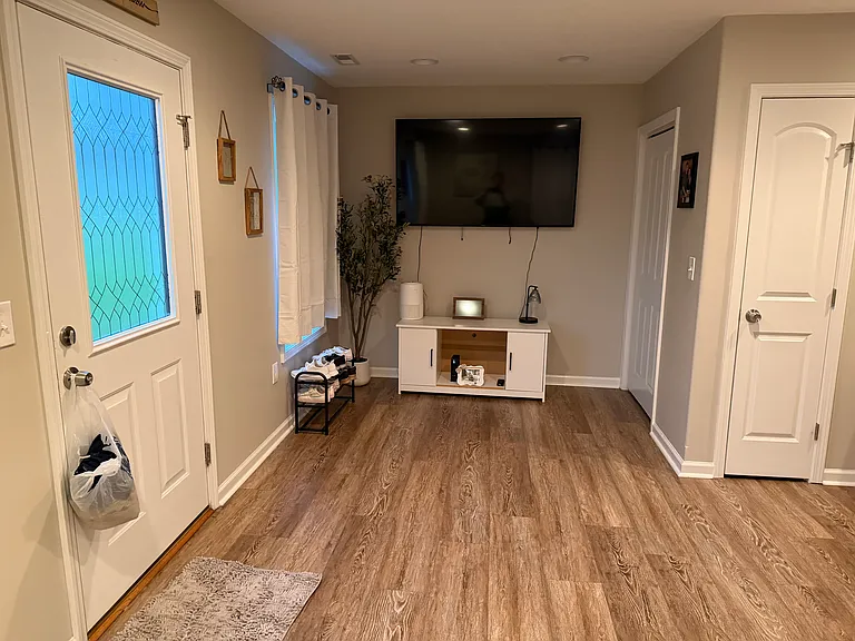 1048 Preston St — Photo 5