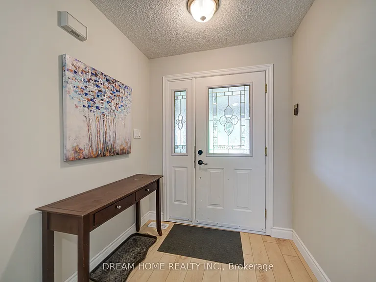25 Yongehurst Rd — Photo 3