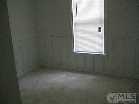 2nd image of 1212 N Oak St