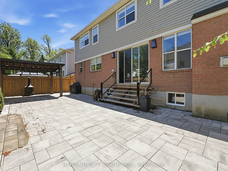 1412 Crozier Cres — Photo 28