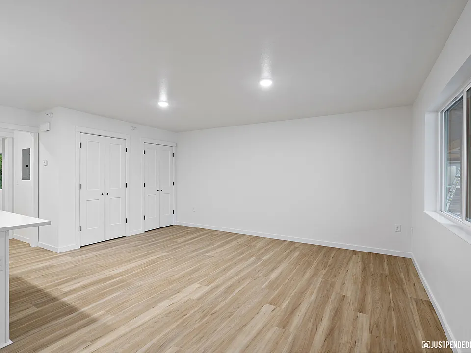 Building Photo 5