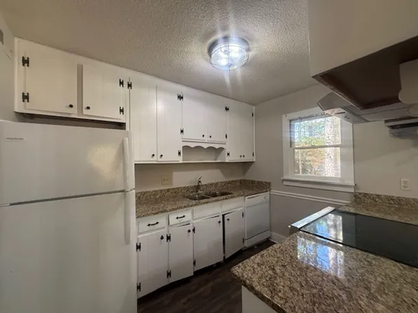 118 Chatham Woods Dr, Cary, NC 27511