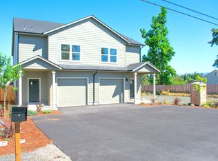 135 Sweet Ln, Cottage Grove, OR 97424