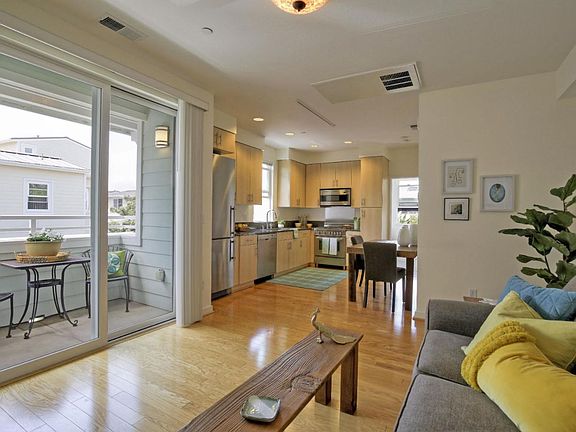 4th image of 1066 41st Ave Unit F202