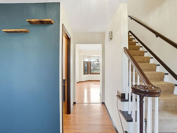 4th image of 1851 Fox Hollow Dr