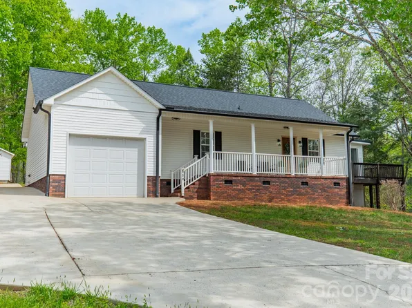 902 Cornelius Rd, Mooresville, NC 28117