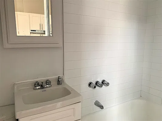 Rented by Bond New York | media 8