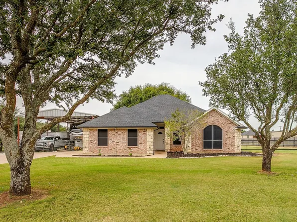305 Valley View Ct, Rio Vista, TX 76093