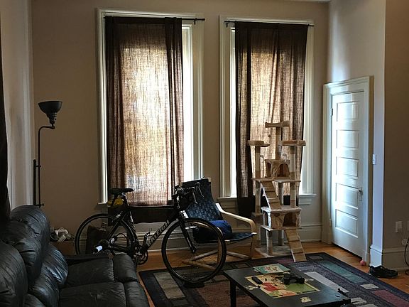 4th image of 2640 Bellevue Ave