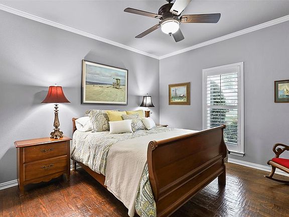 2nd image of 303 Pecan Hollow Dr