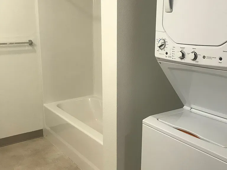East Burnside Apartments — Photo 14