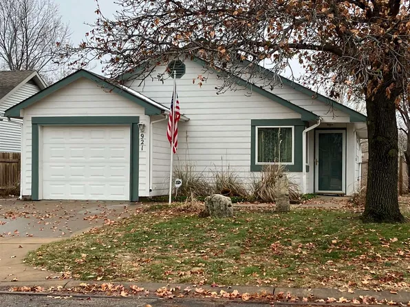 921 E 52nd St S, Wichita, KS 67216