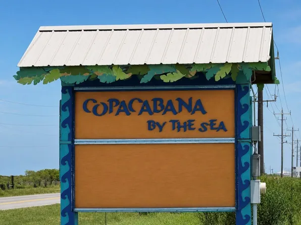 980 Copacabana Dr, Crystal Beach, TX 77650