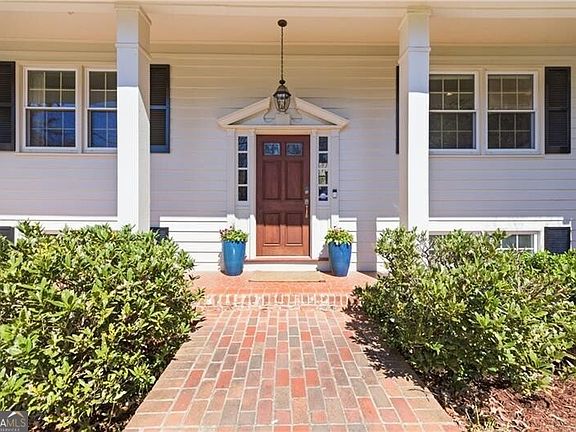 3rd image of 2864 Briarlake Rd NE