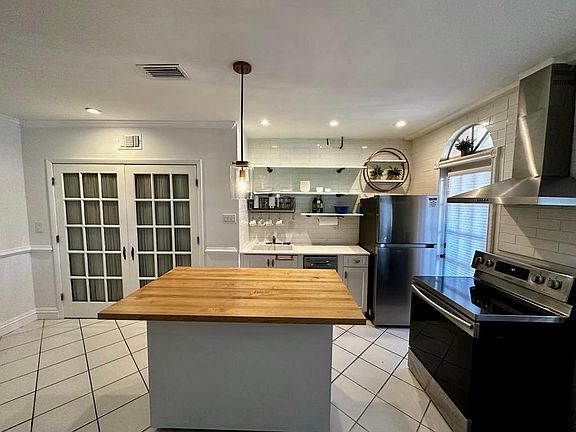 5th image of 1575 West Ave APT 2