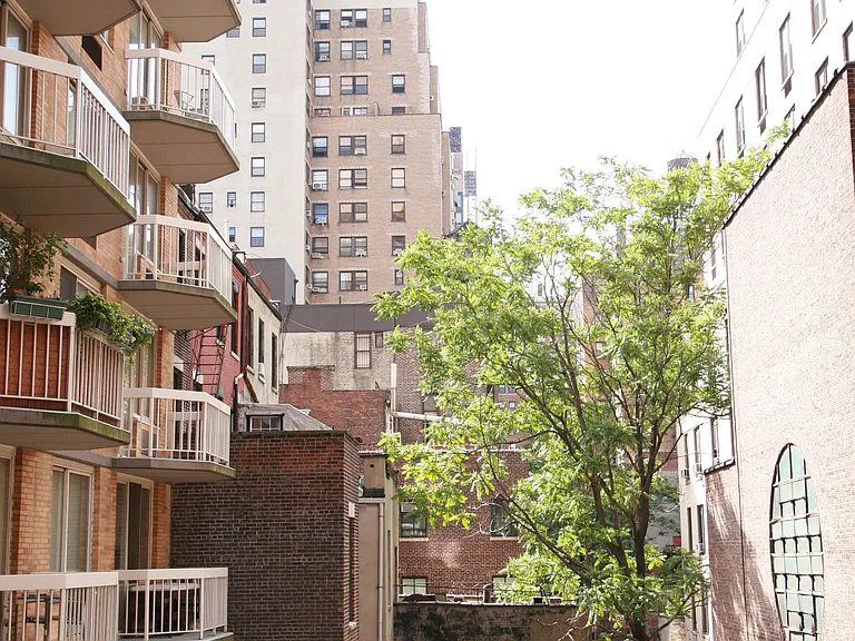 201 W 72nd St #3J — Photo 6