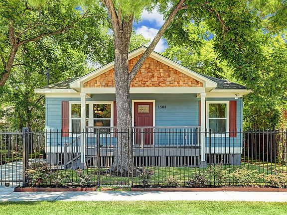 Charming bungalow in sought after 5th Ward Redevelopment.