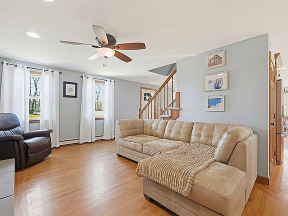 5th image of 15 Warren St