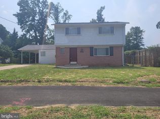6818 Rolling Rd, Springfield, VA 22152