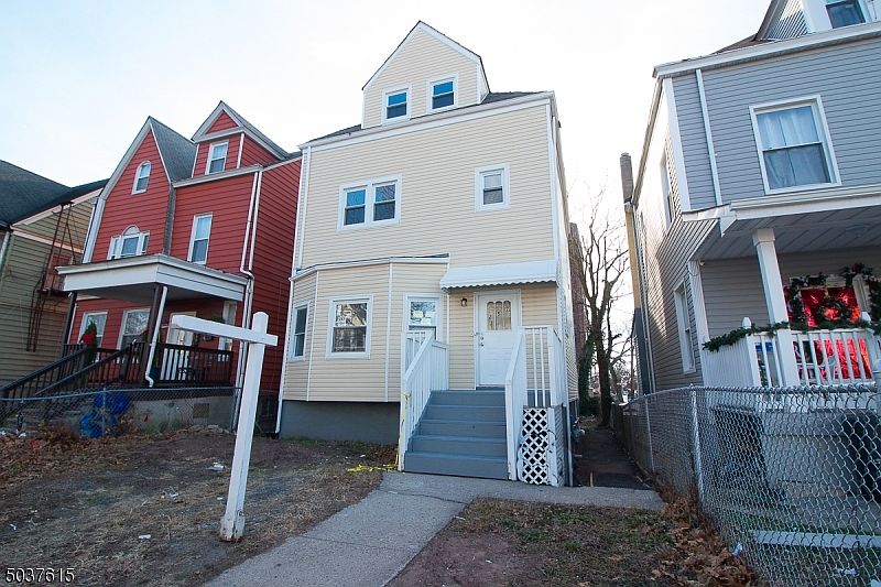 1st image of 257 William St
