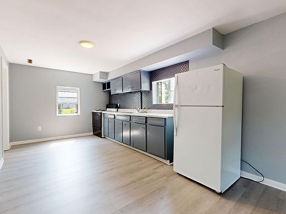 3rd image of 173-175 Gordon Pl #173-1/2