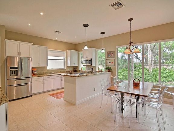 4th image of 9056 Englewood Ct