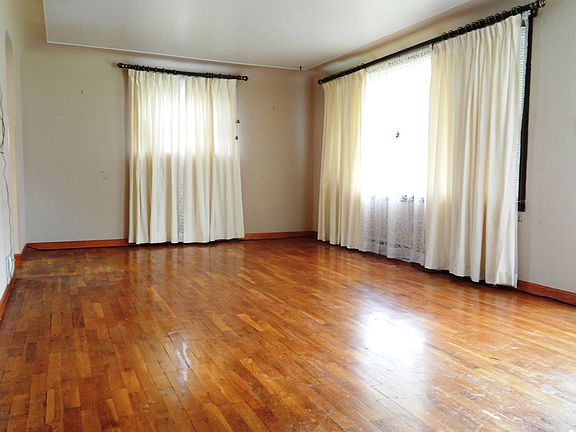 5th image of 6171 Surrey Ln