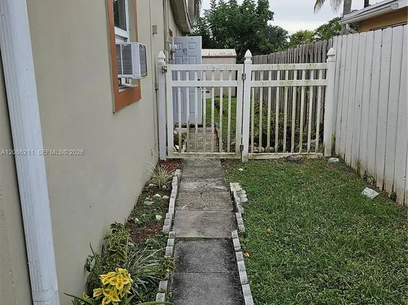 3500 NW 39th St, Lauderdale Lakes, FL 33309