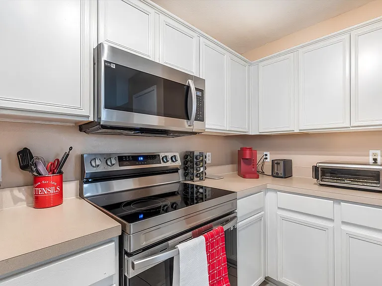 1403 Romo Plz — Photo 15