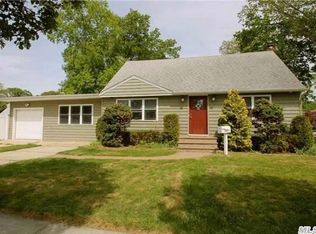 1879 State St, Merrick, NY 11566