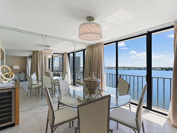 4th image of 124 Lakeshore Dr #9280
