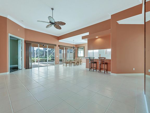 5th image of 823 Niemen Dr