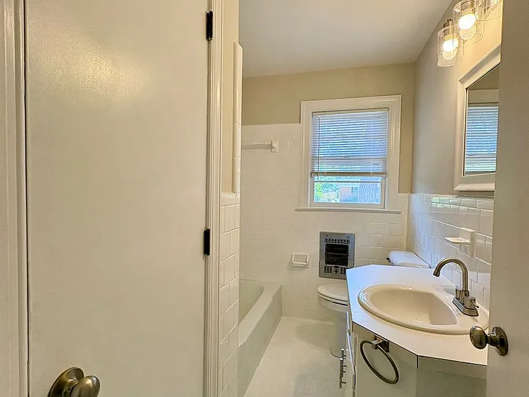 102 N Clarendon Dr — Photo 20